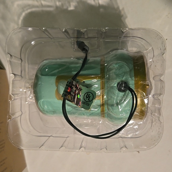 New Hallmart, Wizard of Oz, singing christmas ornament - Picture 9 of 10